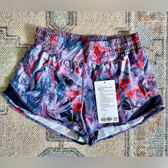 Lululemon 2.5” High Rise Hotty Hot Short - Picture 10 of 11
